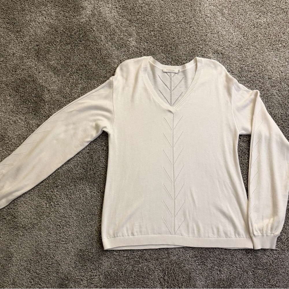 Elegant Cream V-Neck Sweater/Pant outfit
